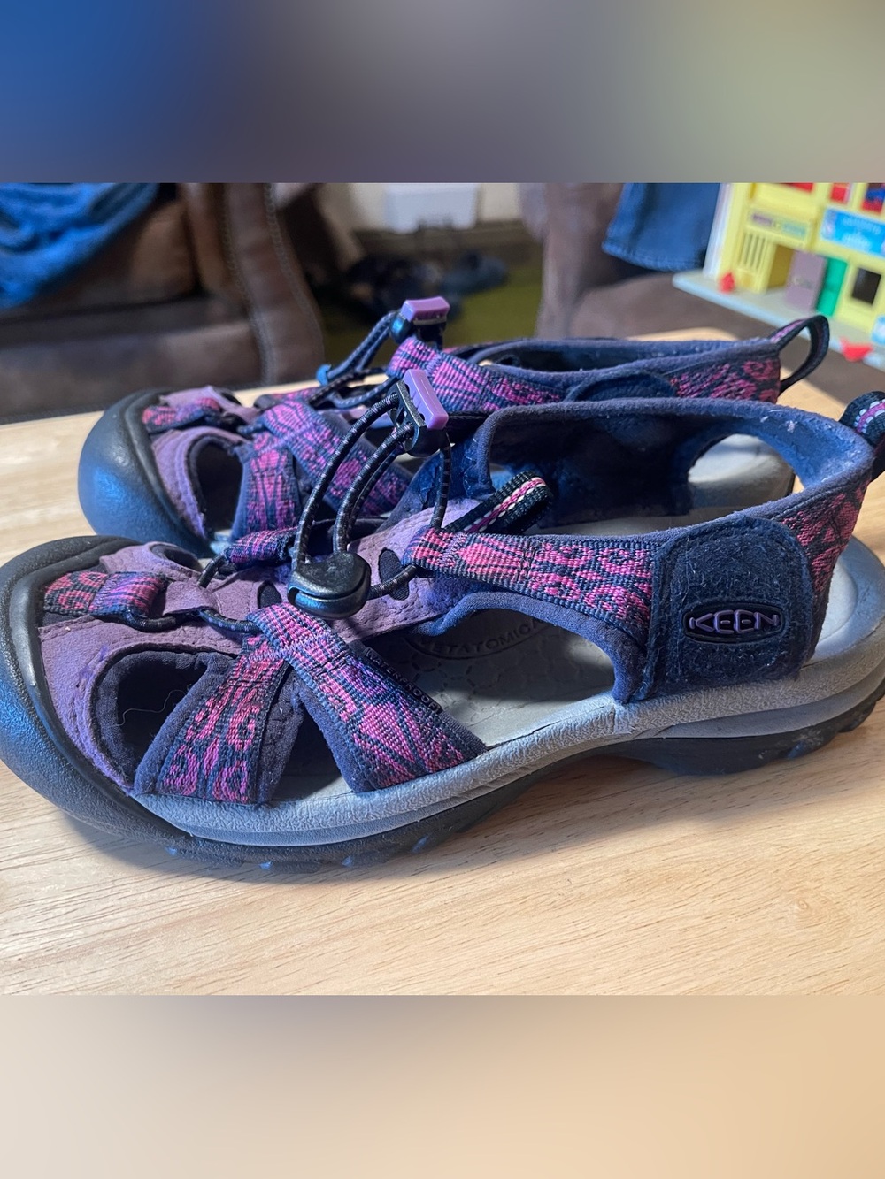 KEEN Stingray Aqua Stop Sandals Girls, Size 7, Purple Green, Slip-On Water Shoes
